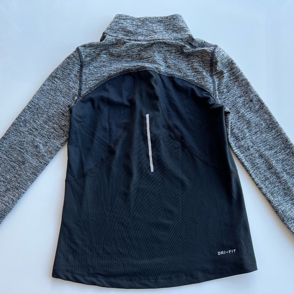Nike Dri-FIT Element - Running Quarter Zip - Youth Small - Black/Gray - Picture 4 of 5